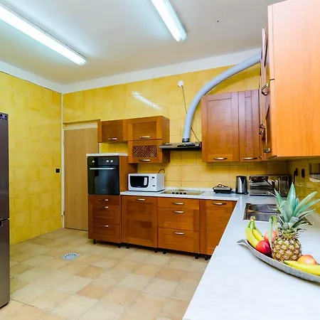 Sarita Apartment *